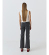 JEANS STRAIGHT CON BORDADO FLORAL