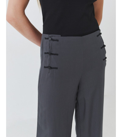 PANTALÓN RECTO ESTILO ORIENTAL CIERRE ALAMARES | MULAYA