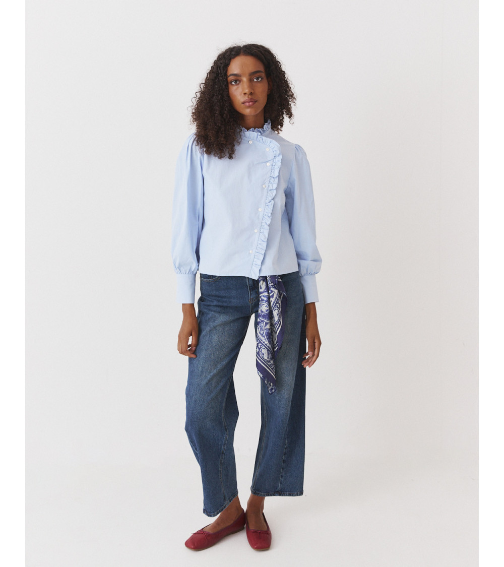 BLUSA CUELLO ALTO VOLANTE ASIMÉTRICO MANGA LARGA | MULAYA