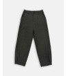PANTALÓN CROPPED RECTO CON PINZAS Y BOLSILLOS | MULAYA
