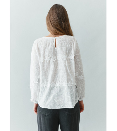 BLUSA FLORES BORDADAS