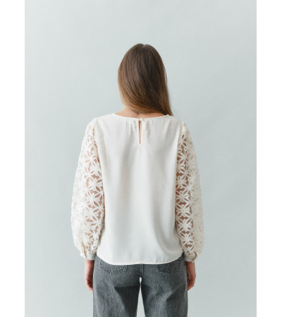 BLUSA MANGA FLORES BORDADAS