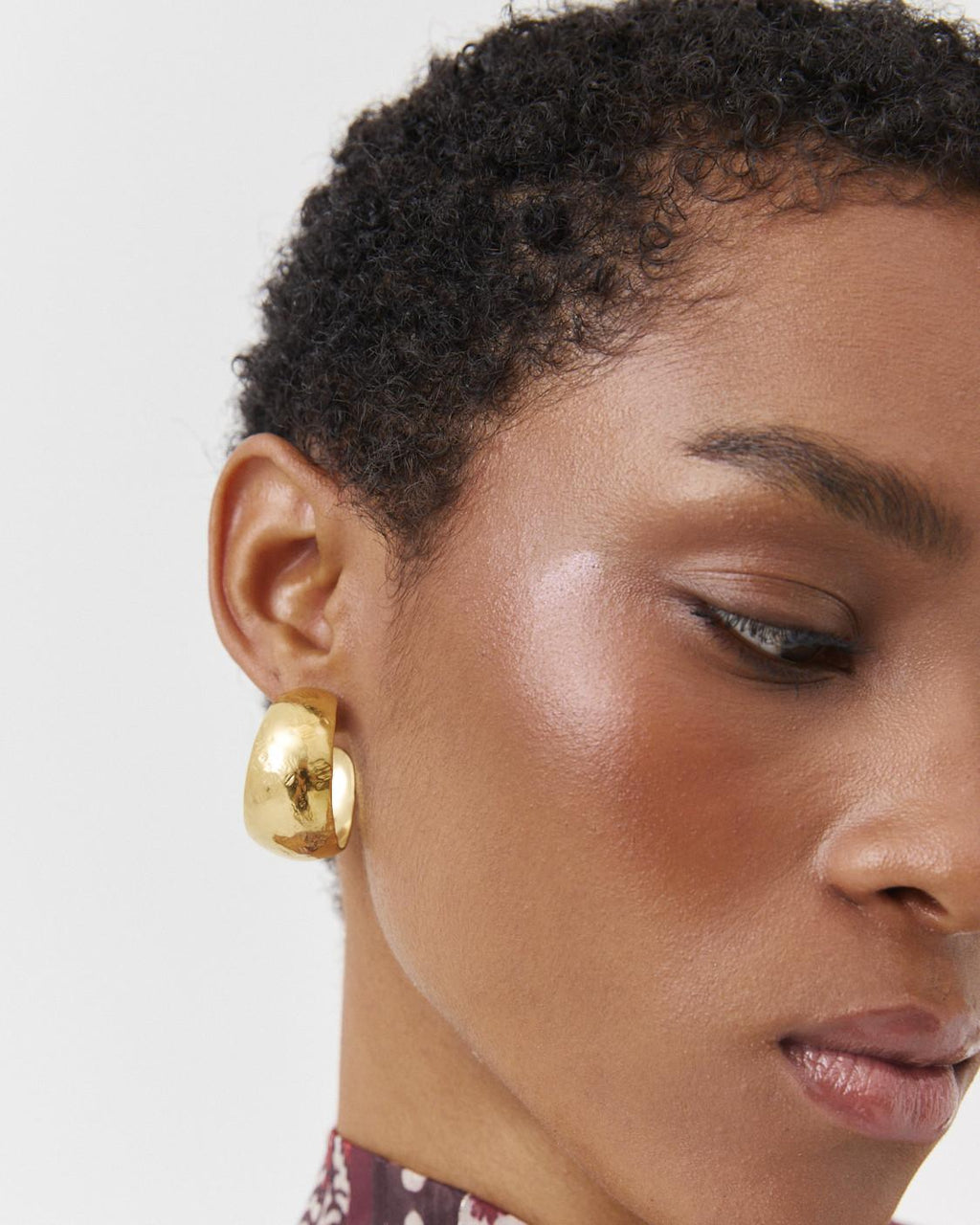 TEXTURED SURFACE HOOP EARRINGS