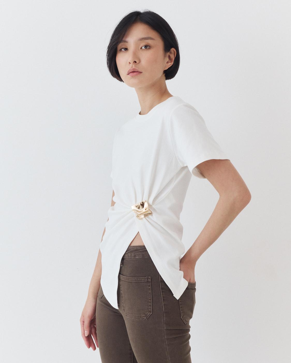T-SHIRT WITH BROOCH DETAIL