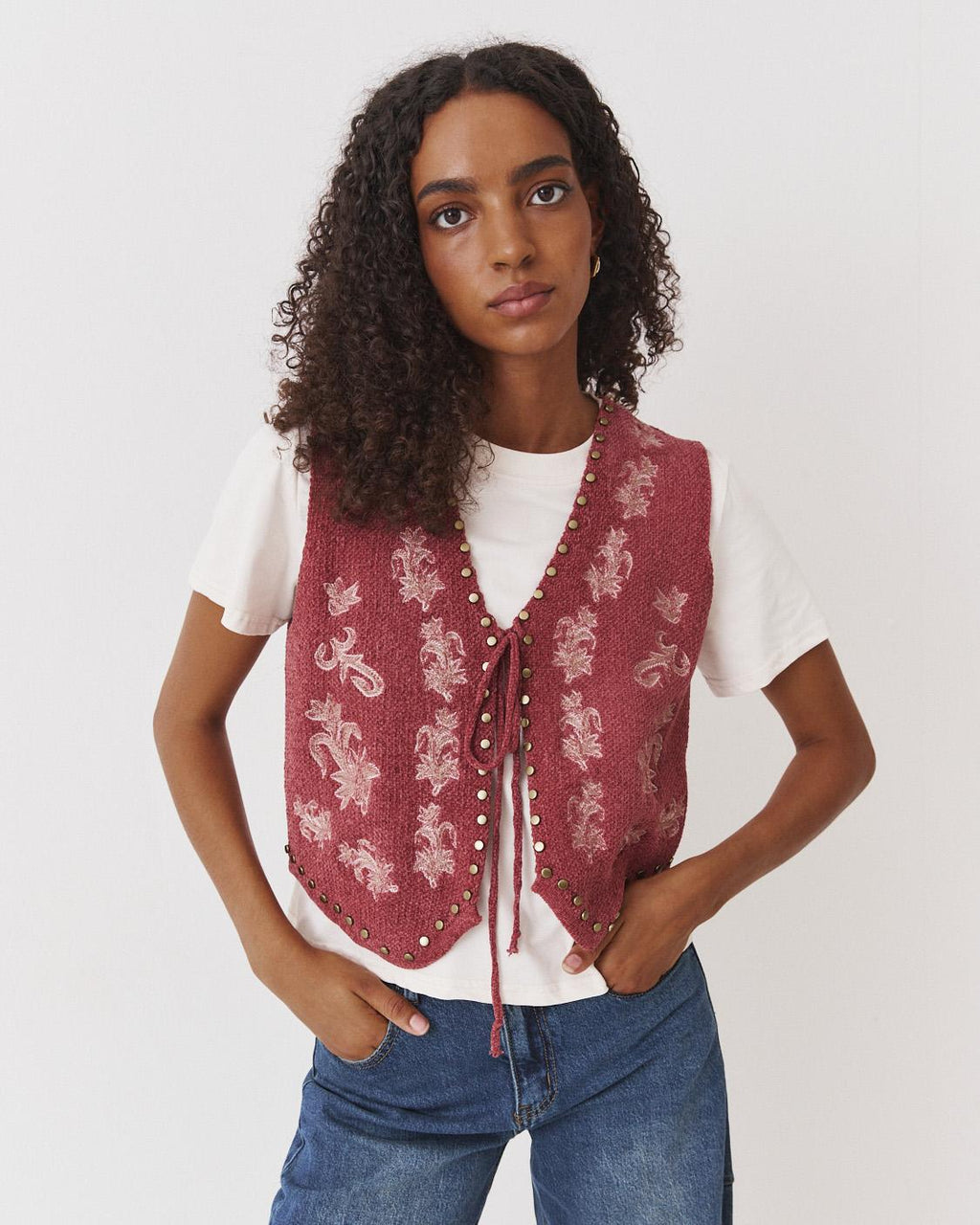 KNITTED VEST WITH ZIPPER AND TIE CLOSURE