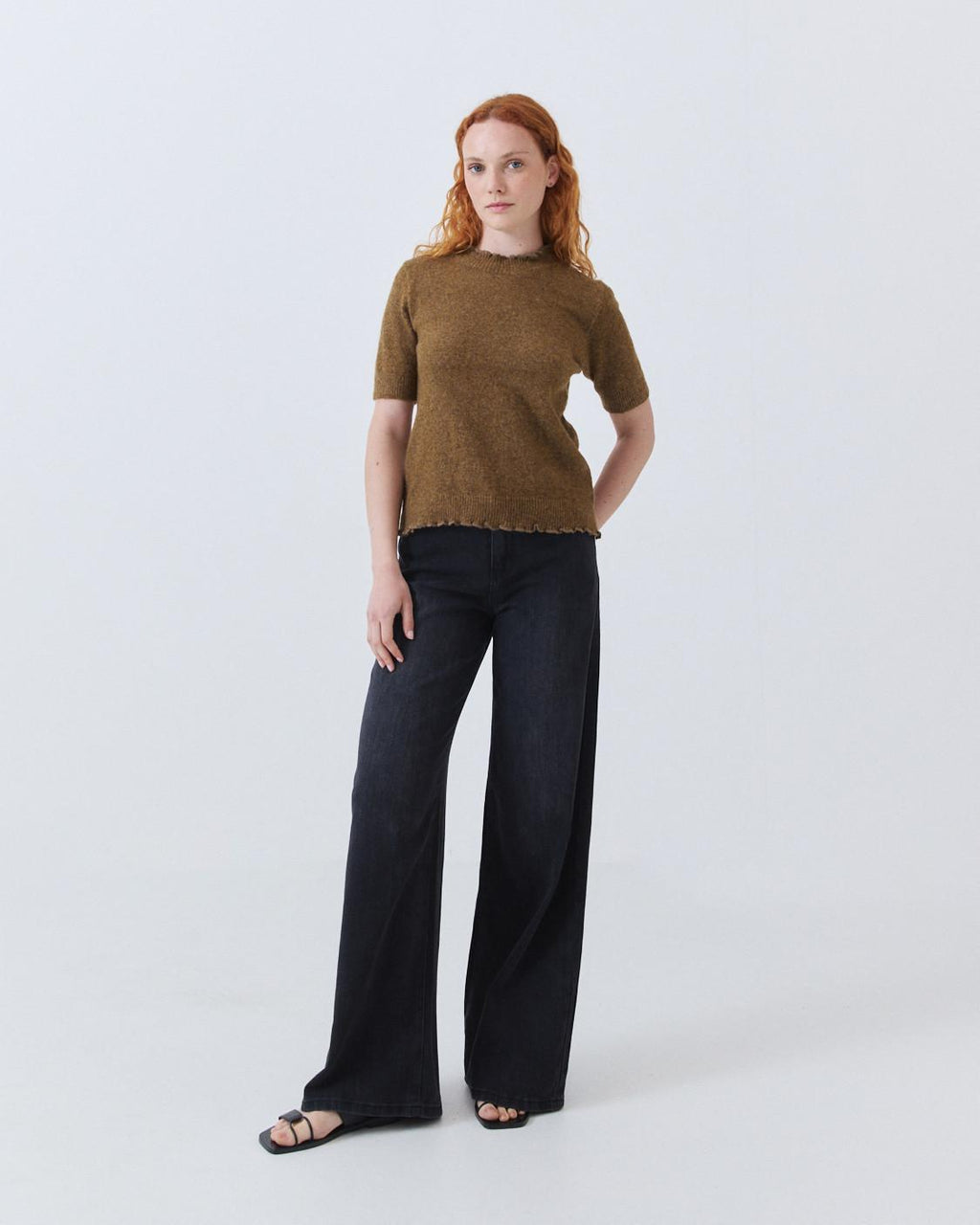 RIBBED RUFFLE NECK TOP