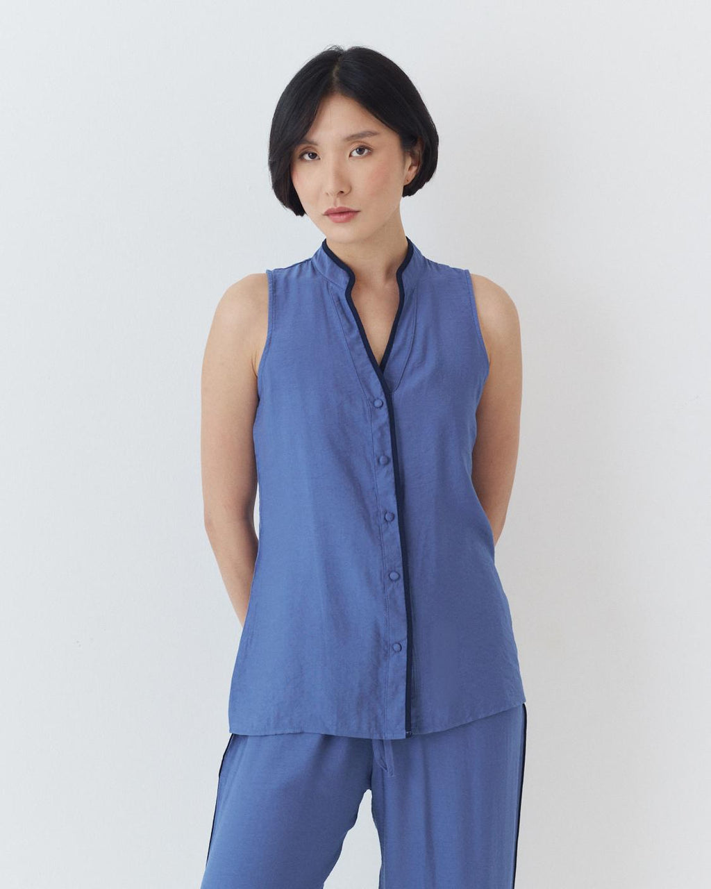 BLUSA CUELLO MAO CONTRASTE