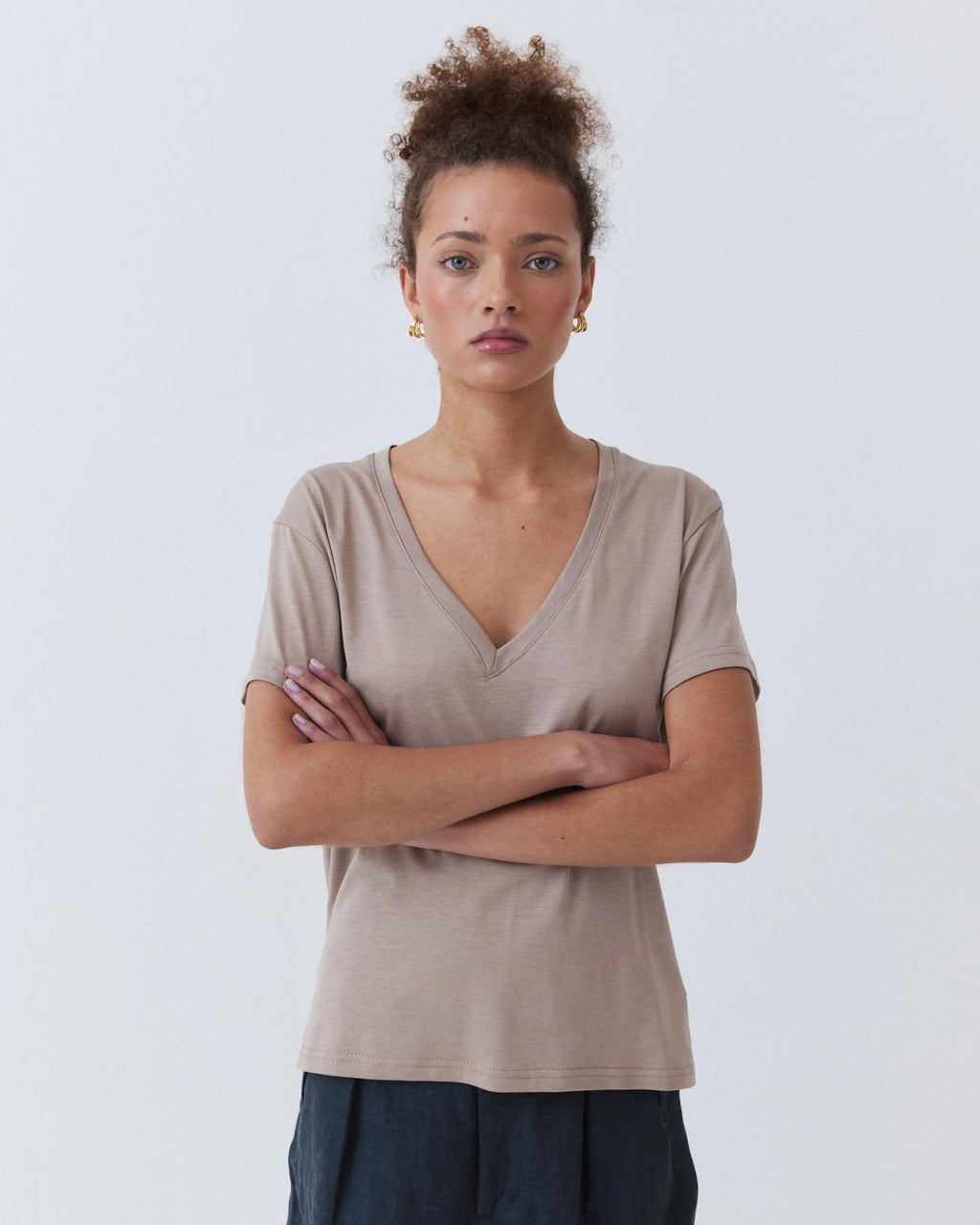 V-NECK T-SHIRT