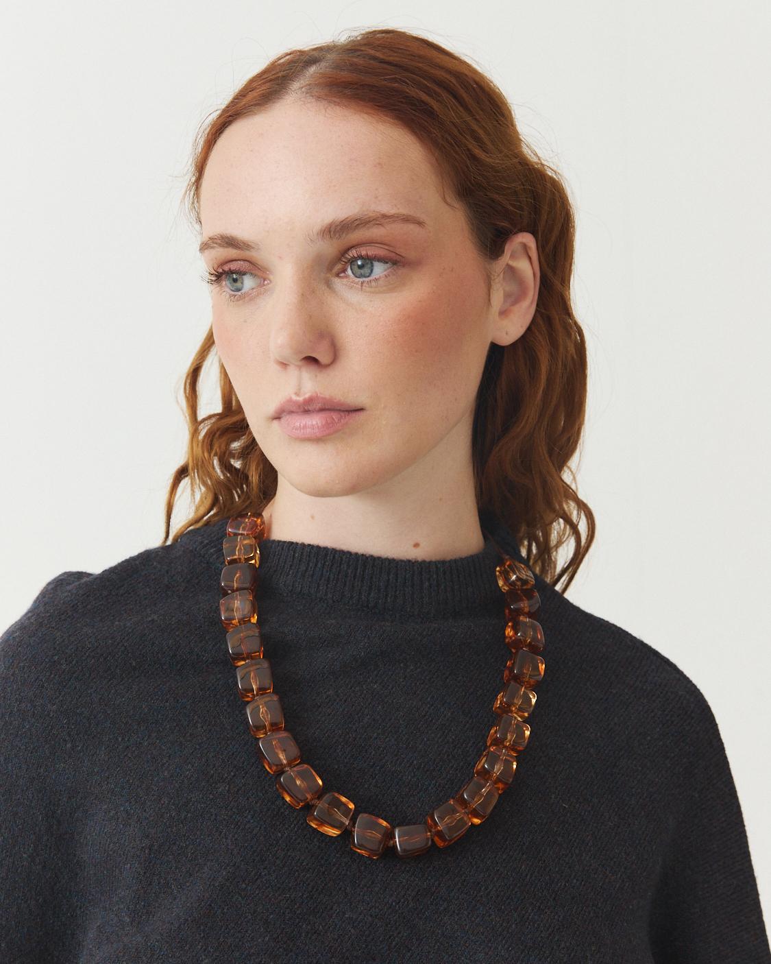COLLAR CUADRADOS RESINA