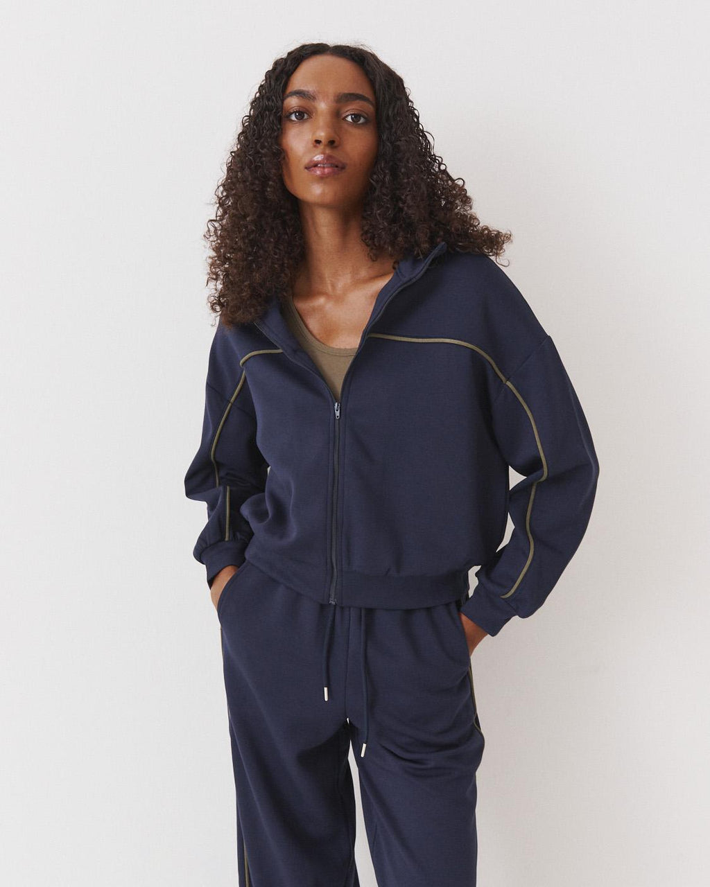 ZIP-UP HIGH NECK SWEATSHIRT