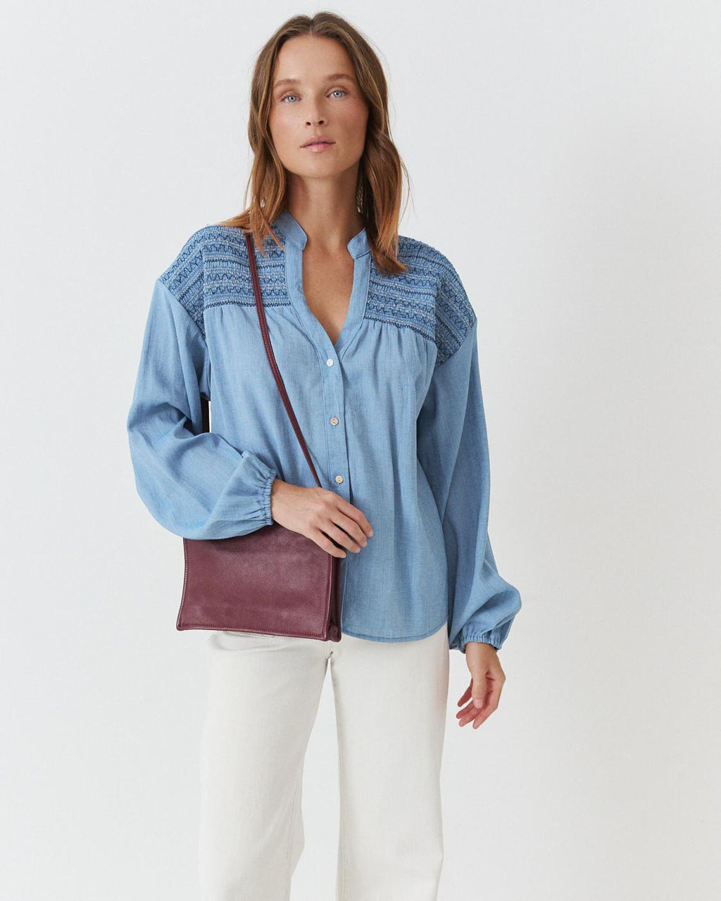 CAMISA ESCOTE EN V NIDO ABEJA