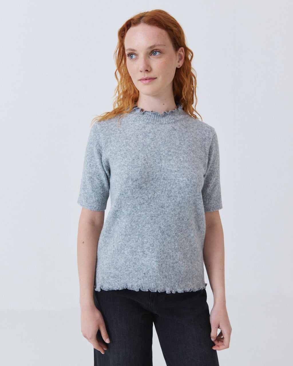 RIBBED RUFFLE NECK TOP