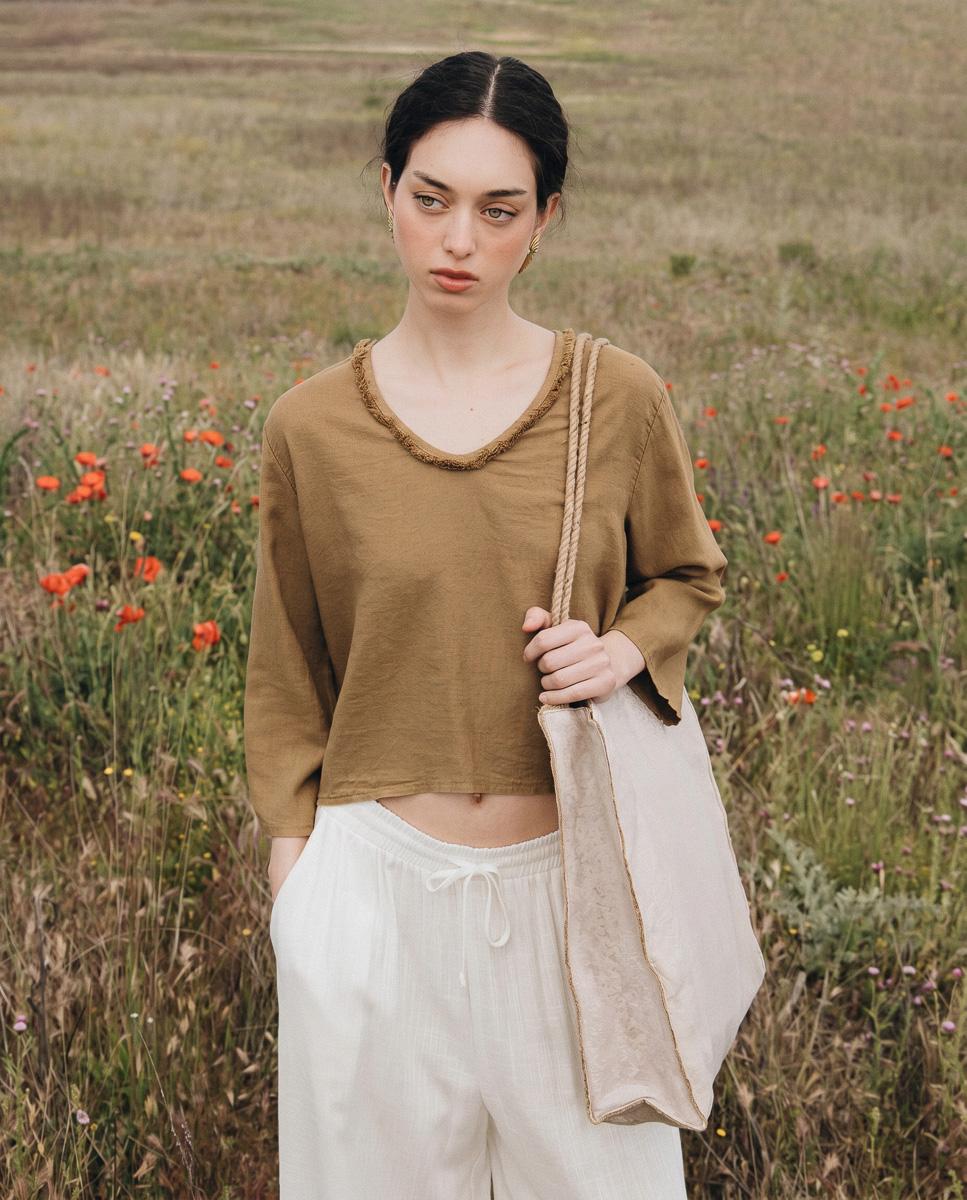 BLUSA LINO ESCOTE FLECOS
