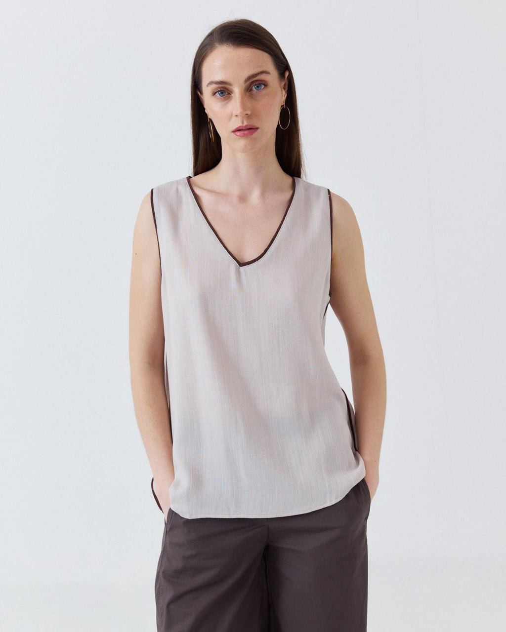 CONTRAST TRIM V-NECK TOP