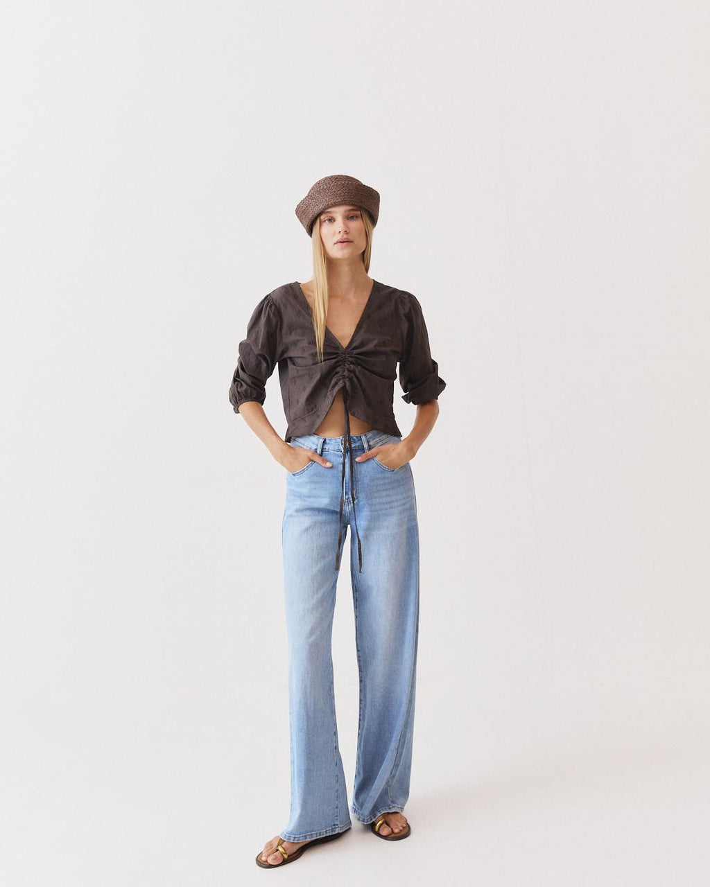 RUFFLED V-NECK TOP