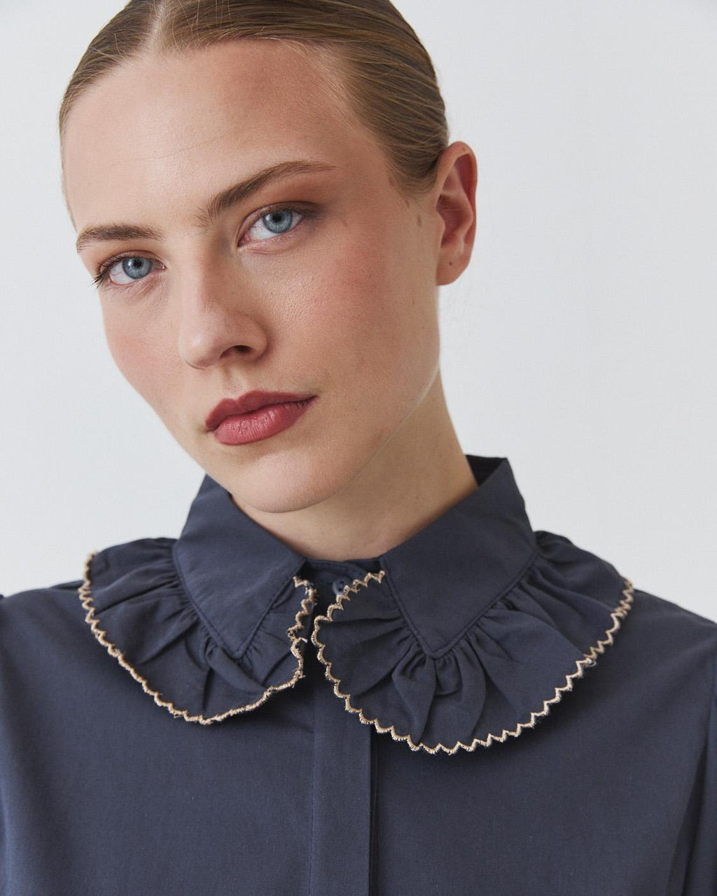 PETER PAN COLLAR SHIRT