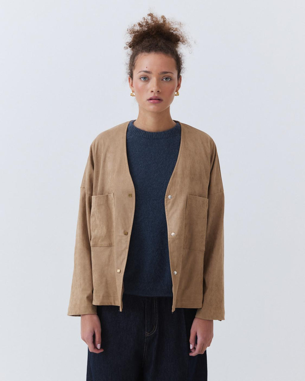 CHAQUETA ANTE BOLSILLOS