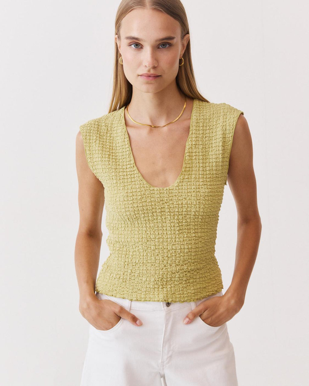 V-NECK GATHERED TOP