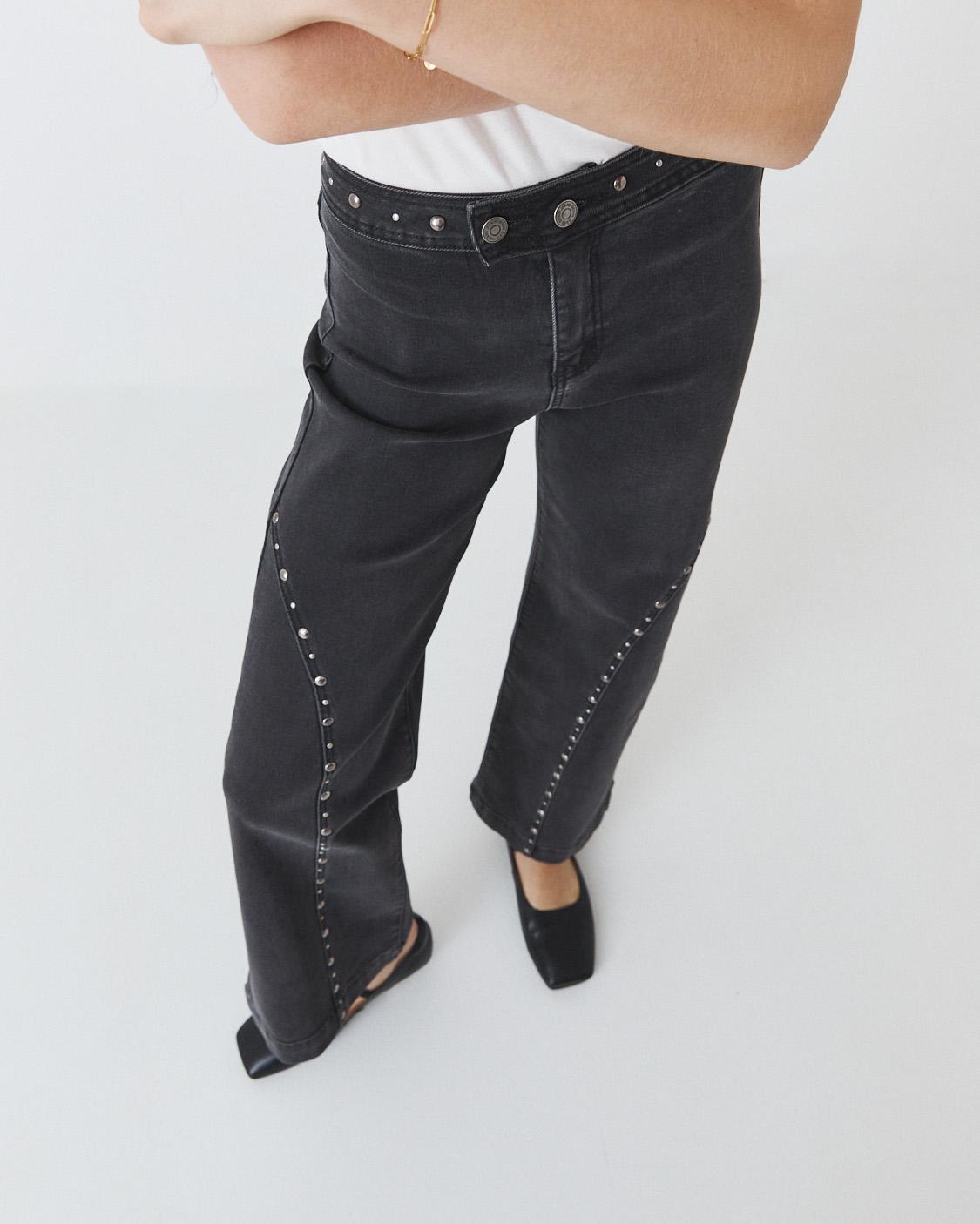 STUDDED STRAIGHT JEANS