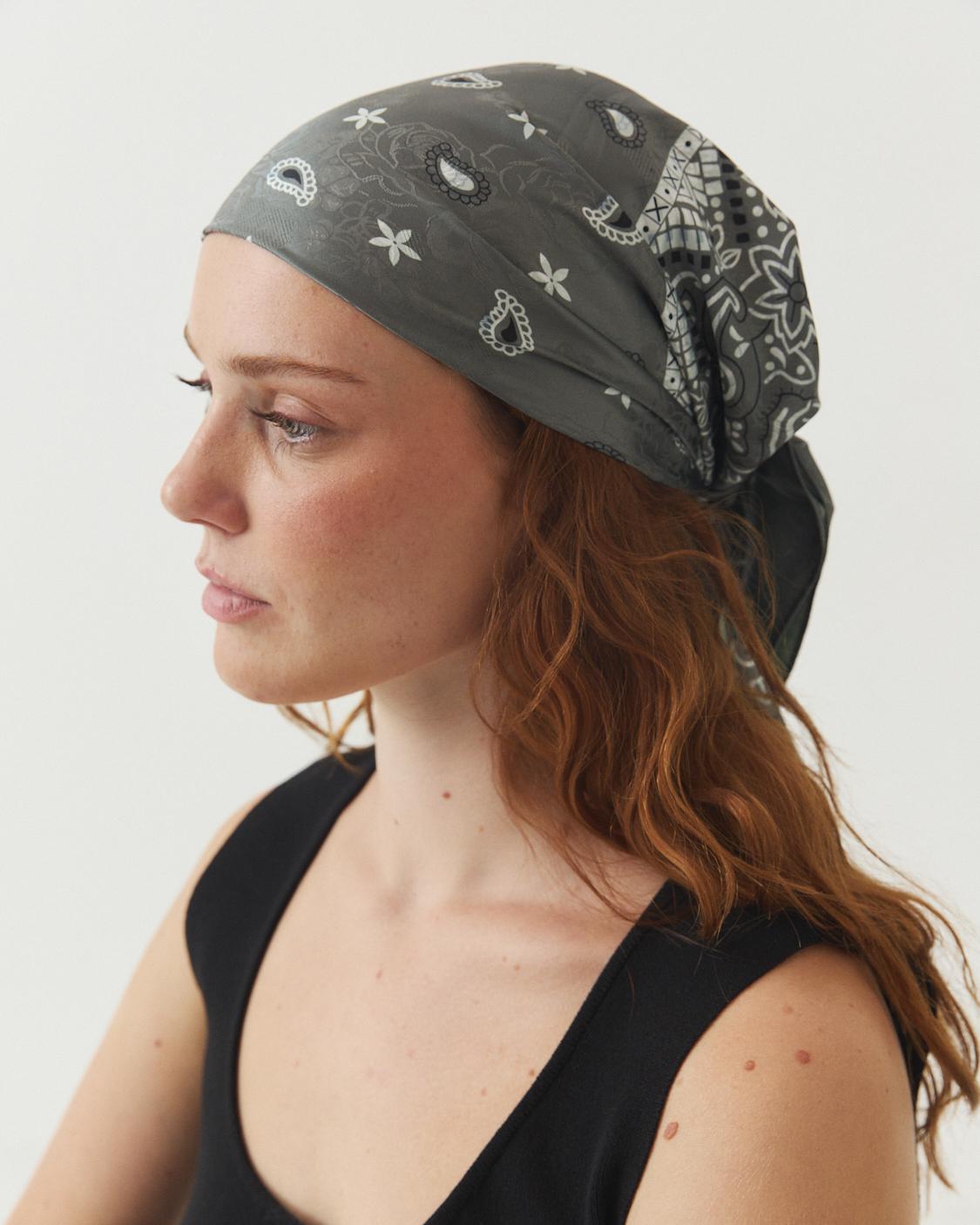 PAÑUELO REVERSIBLE ESTAMPADO