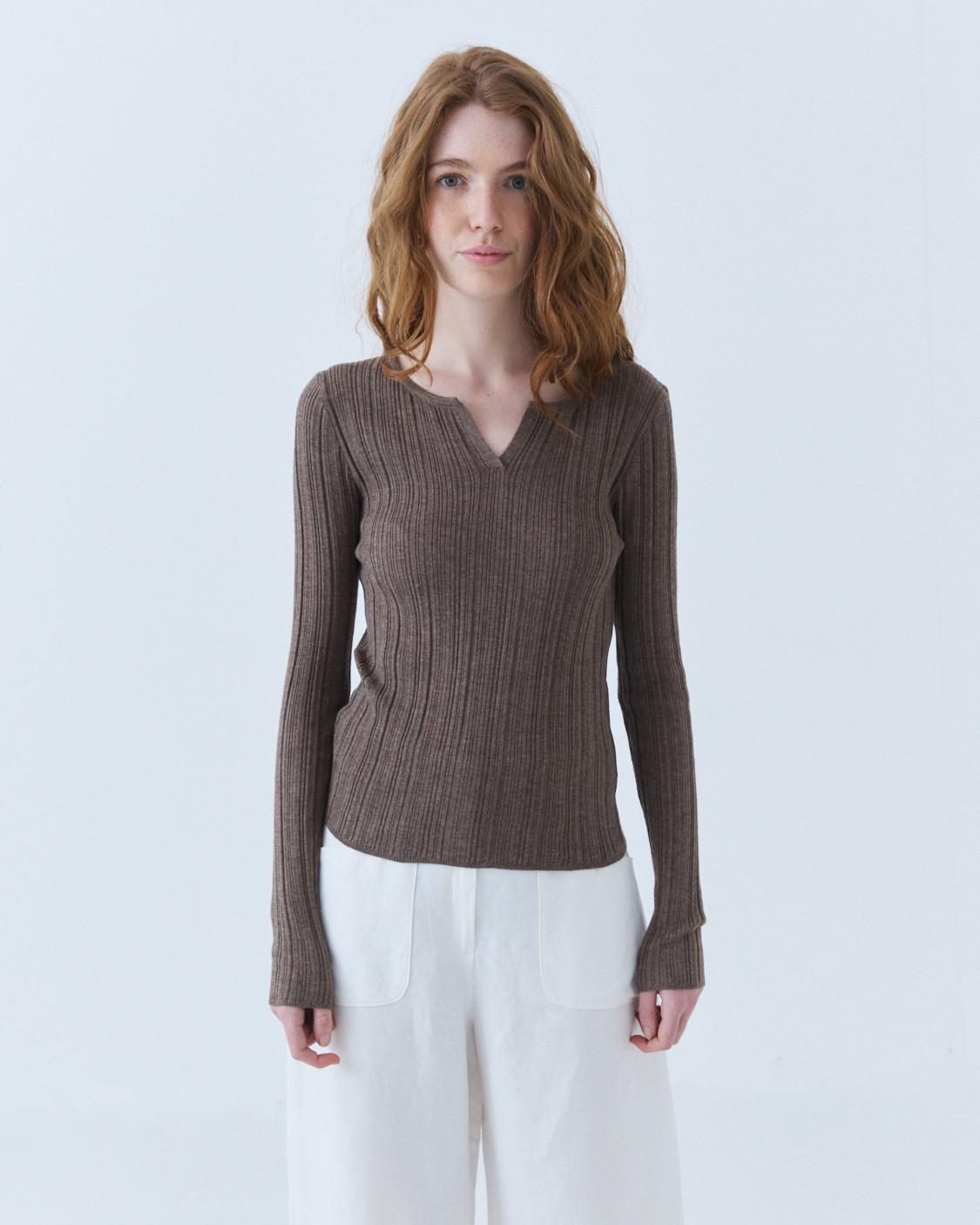 CAMISETA PUNTO ESCOTE V