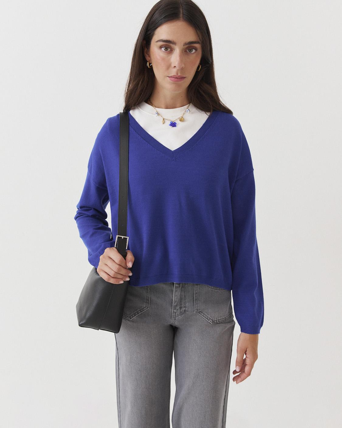 V-NECK SWEATER
