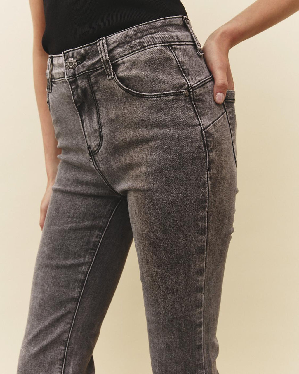 FRAYED JEANS