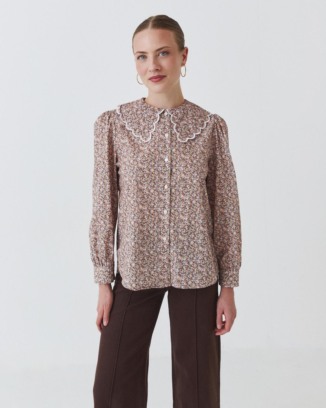 CAMISA CUELLO BABERO ESTAMPADA