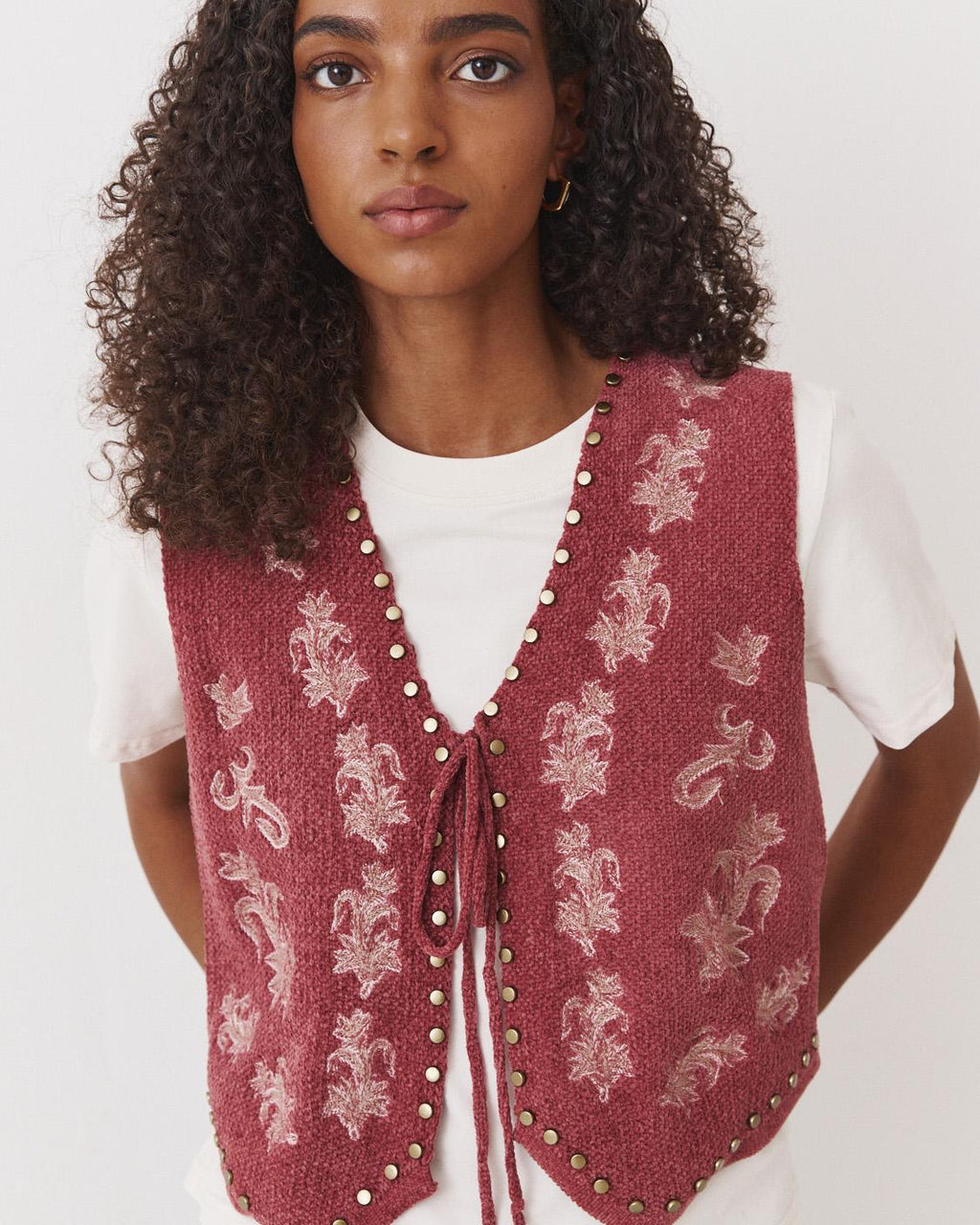 KNITTED VEST WITH ZIPPER AND TIE CLOSURE