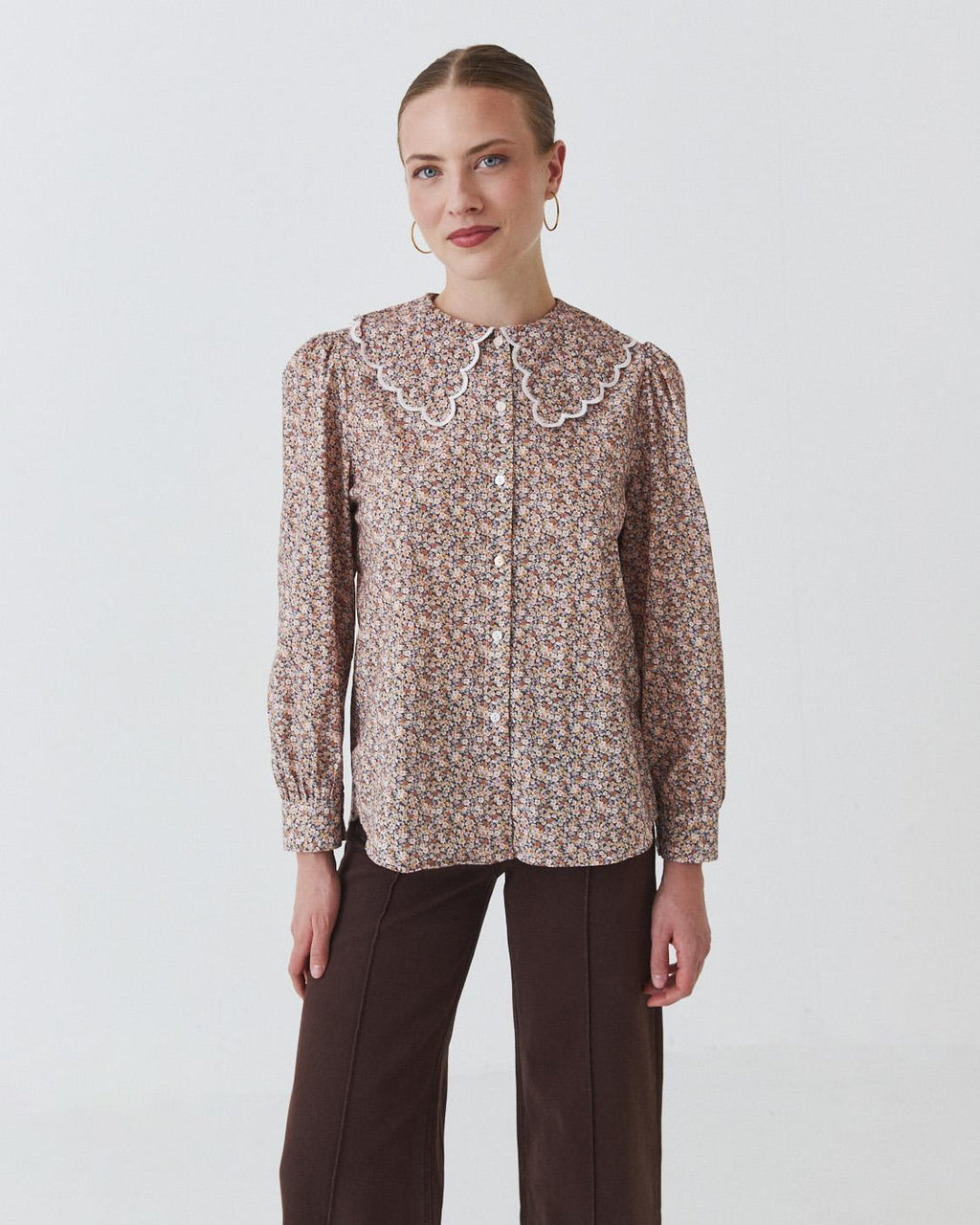 CAMISA CUELLO BABERO ESTAMPADA
