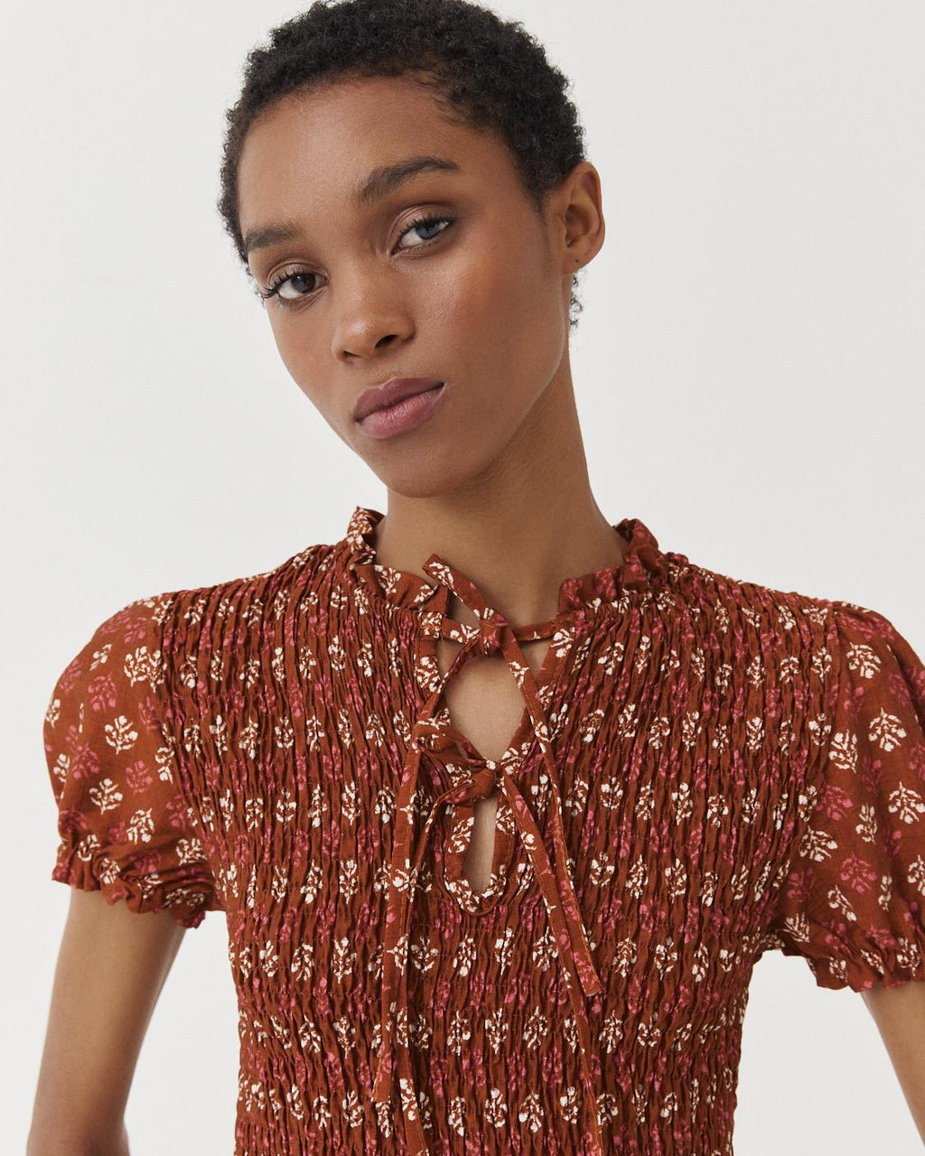 SMOCKED PRINTED BLOUSE