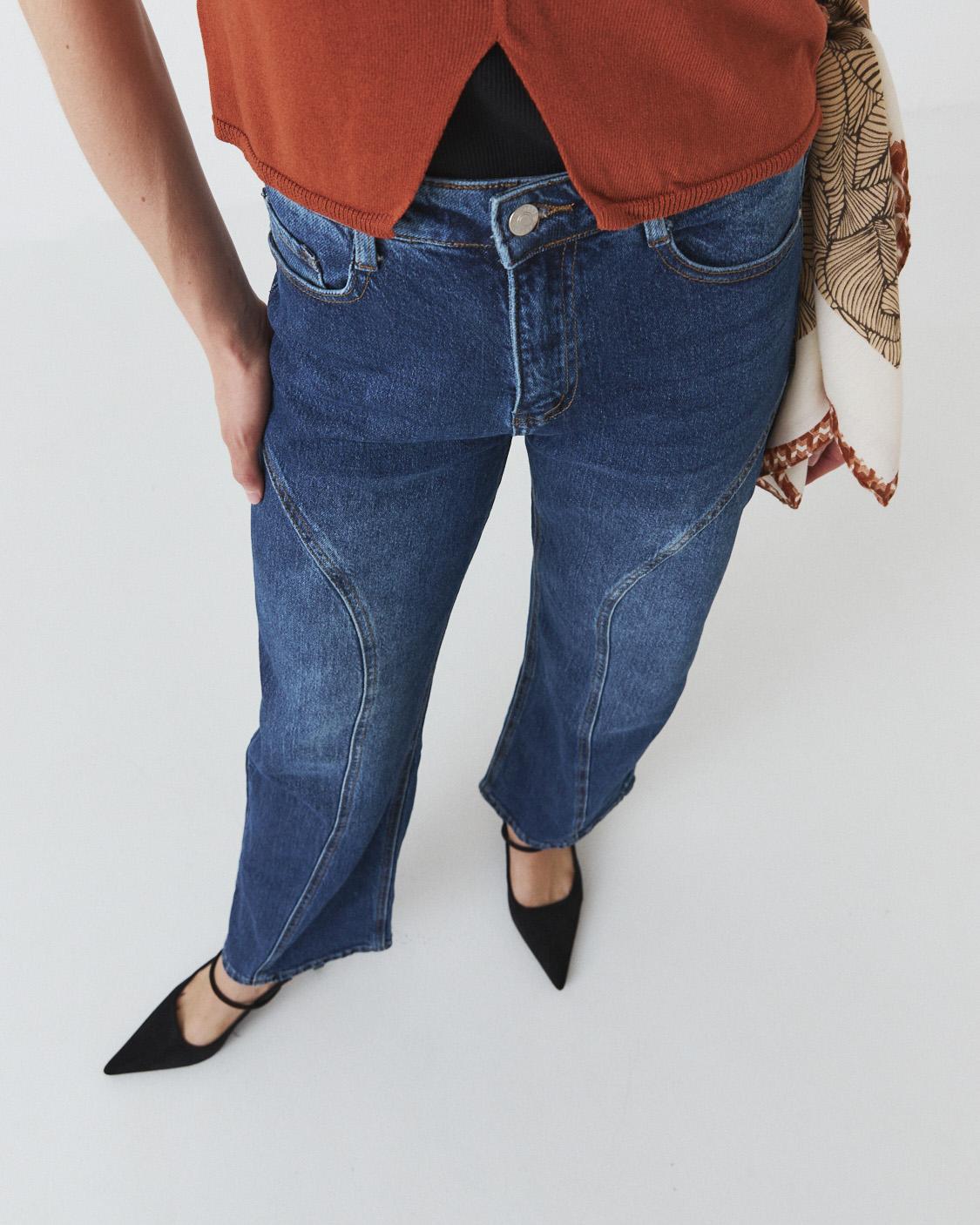JEANS STRAIGHT DETALLE COSTURA