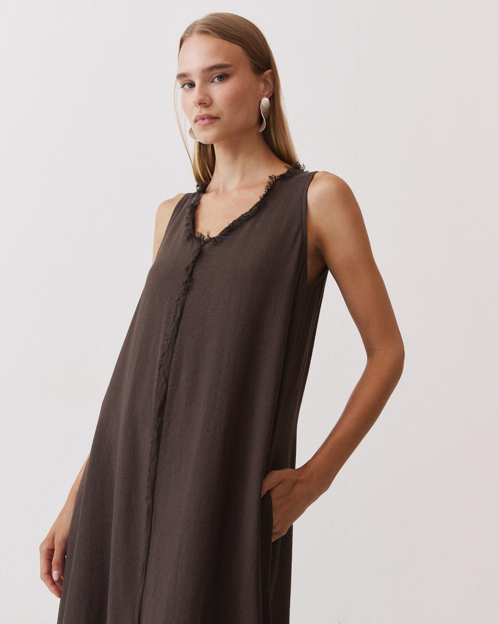 VESTIDO LARGO ESCOTE PICO FLECOS