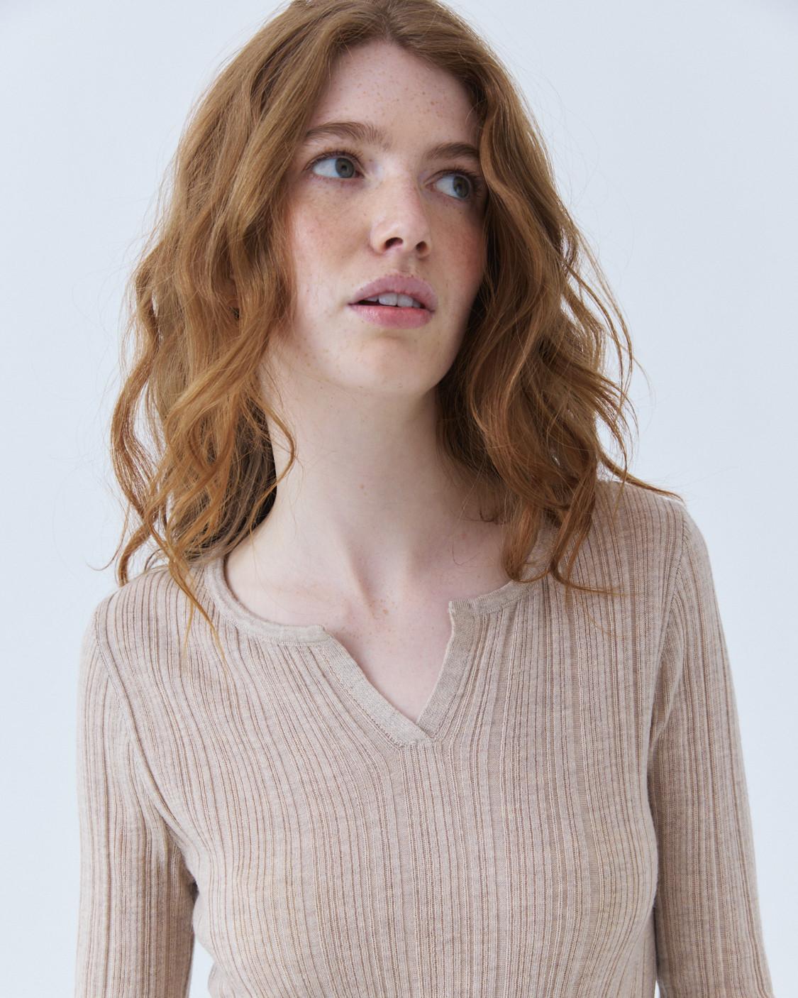 CAMISETA PUNTO ESCOTE V