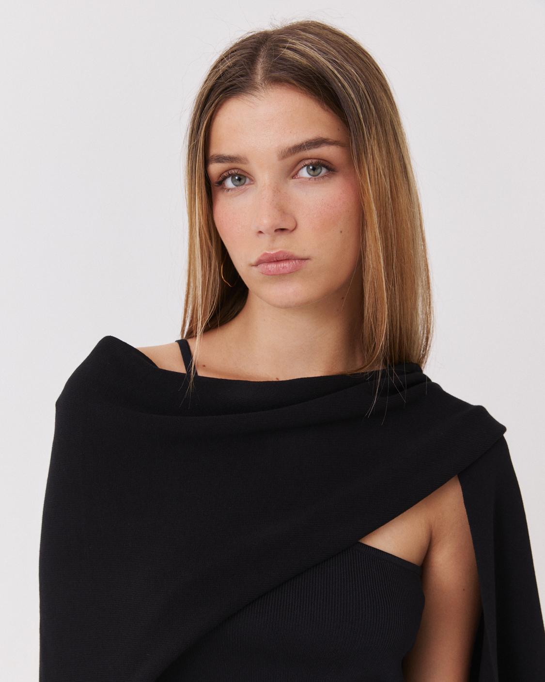 TRIANGULAR KNIT SCARF