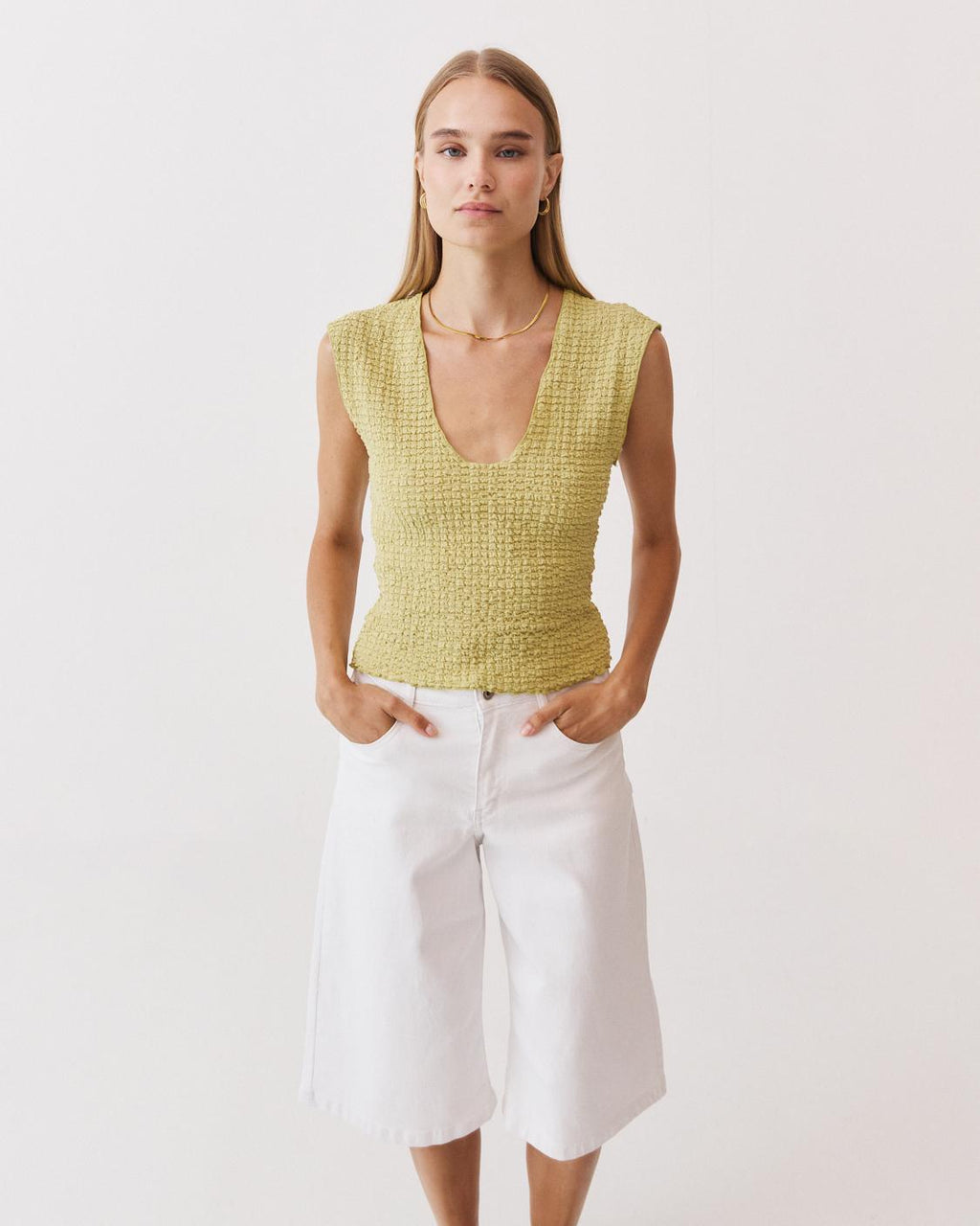 V-NECK GATHERED TOP