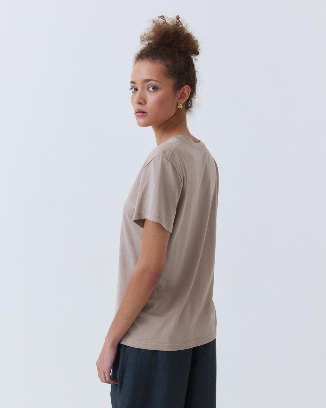 V-NECK T-SHIRT