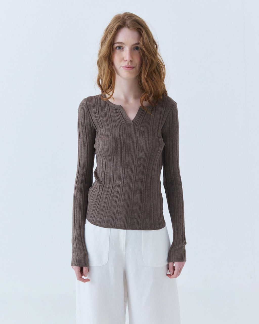 CAMISETA PUNTO ESCOTE V