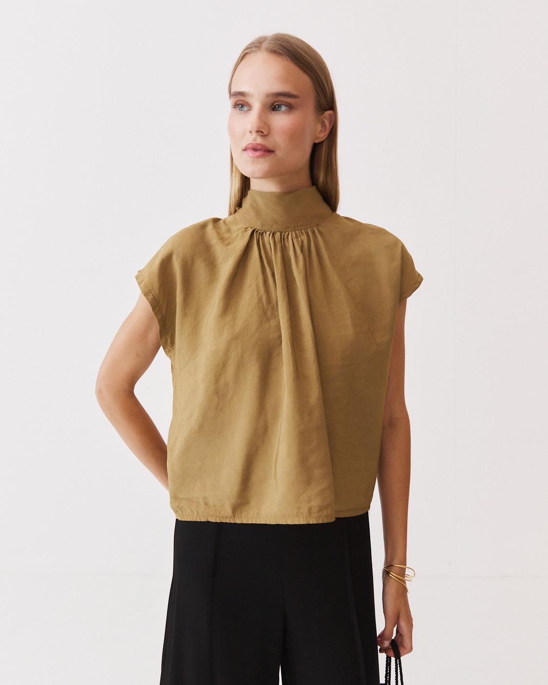 SLEEVELESS TIE-FRONT BLOUSE