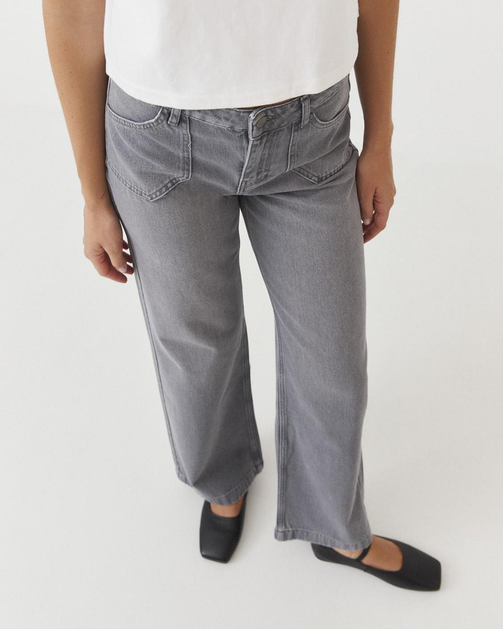 JEANS WIDE LEG BOLSILLOS GEOMÉTRICOS