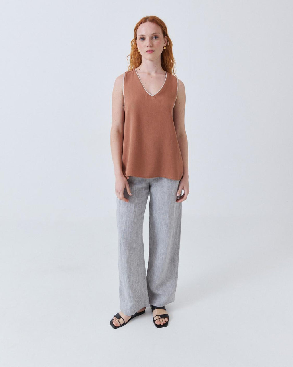 CONTRAST TRIM V-NECK TOP