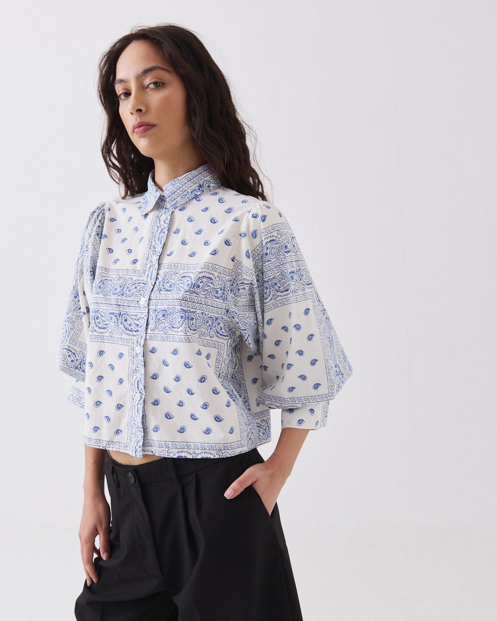 CAMISA BOXY FIT PAISLEY