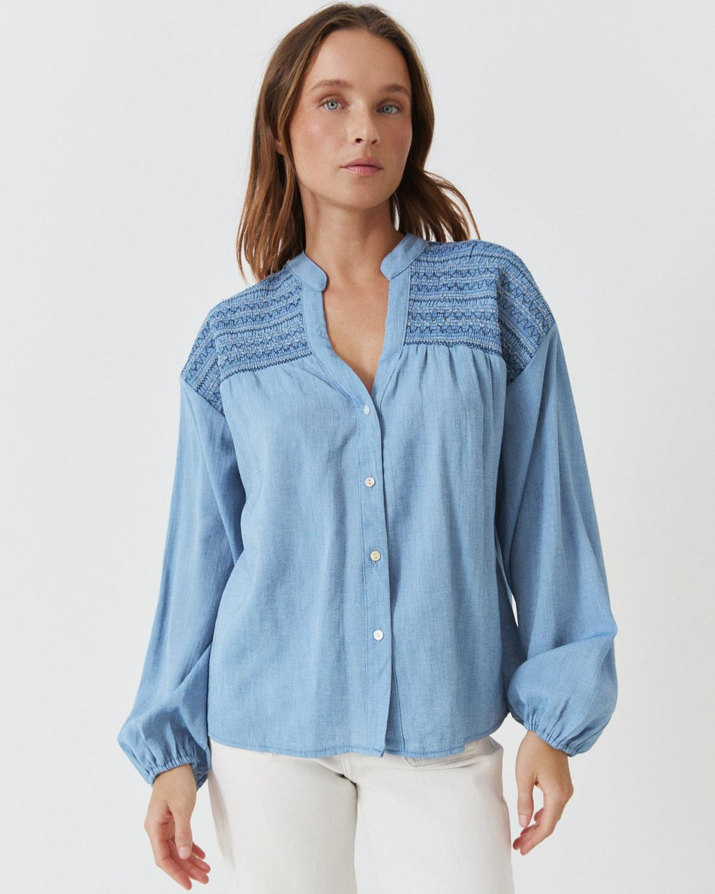 CAMISA ESCOTE EN V NIDO ABEJA