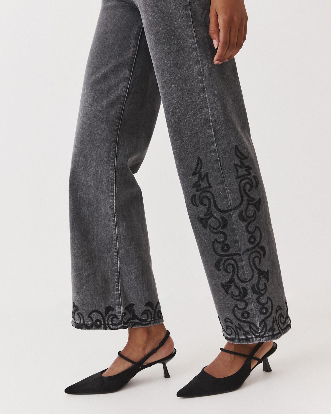 JEANS STRAIGHT BORDADOS