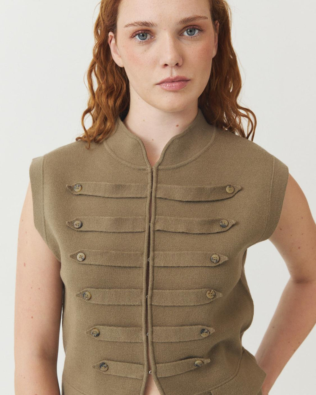 CHALECO PUNTO ESTILO MILITAR
