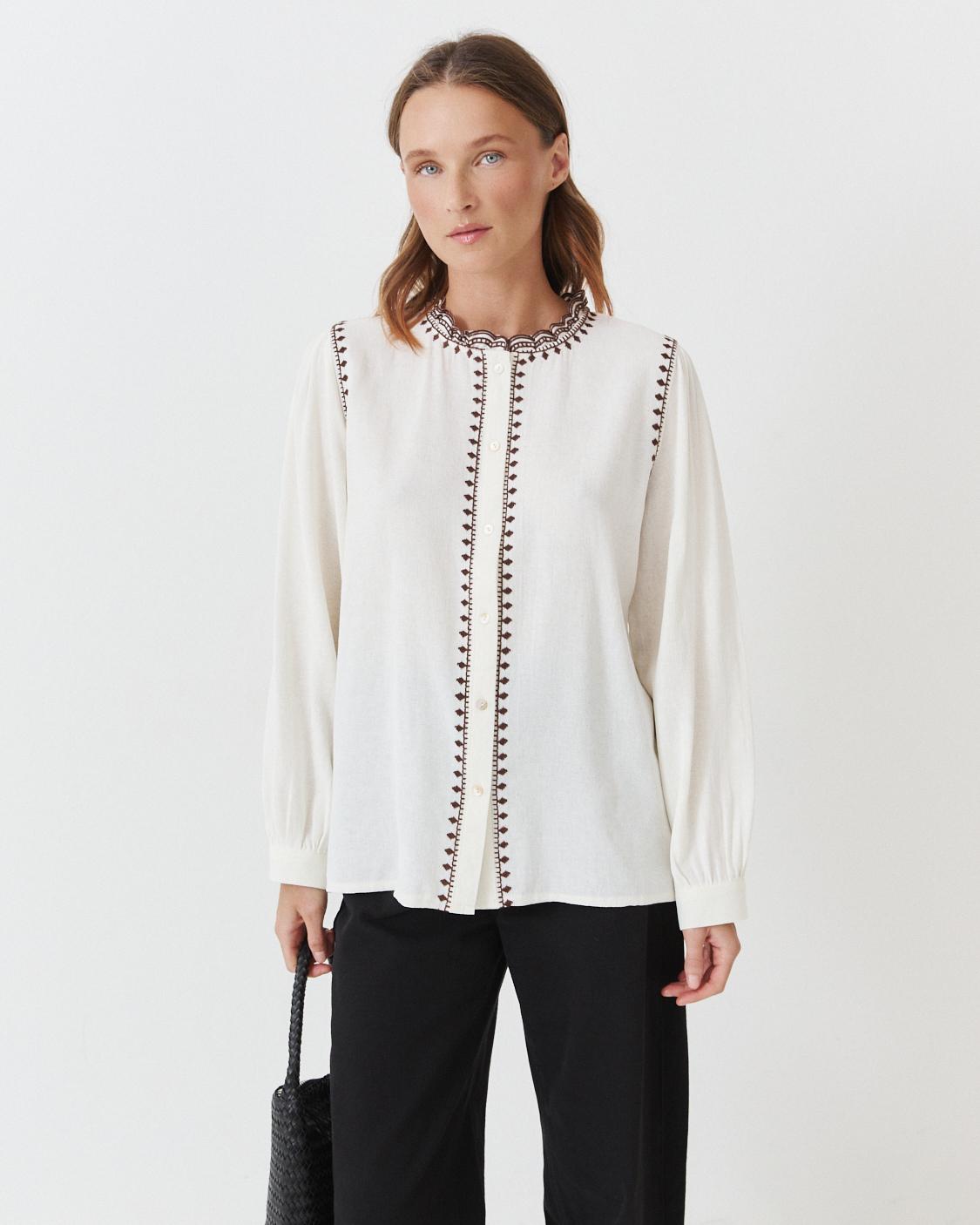 CAMISA MAO BORDADOS