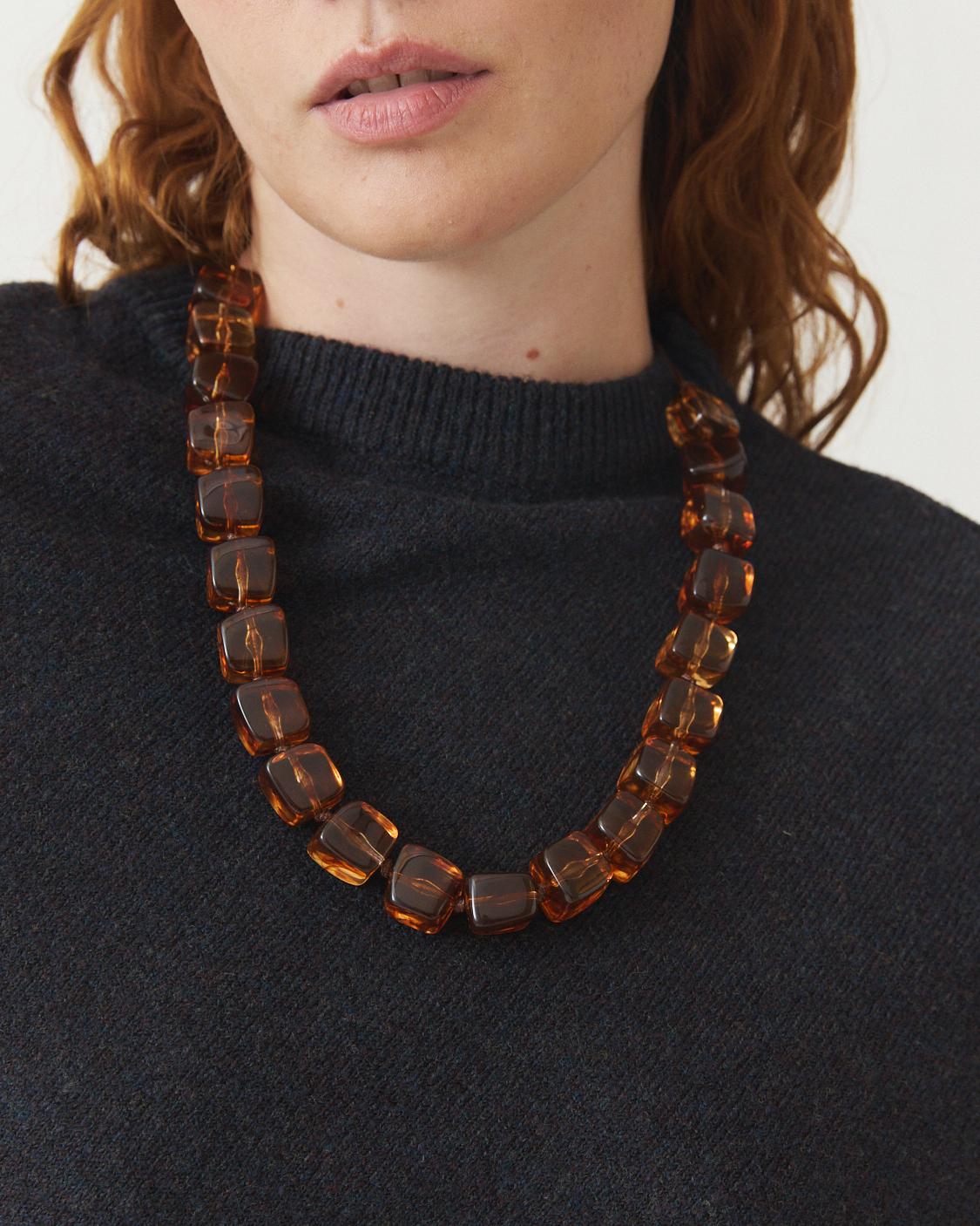 COLLAR CUADRADOS RESINA