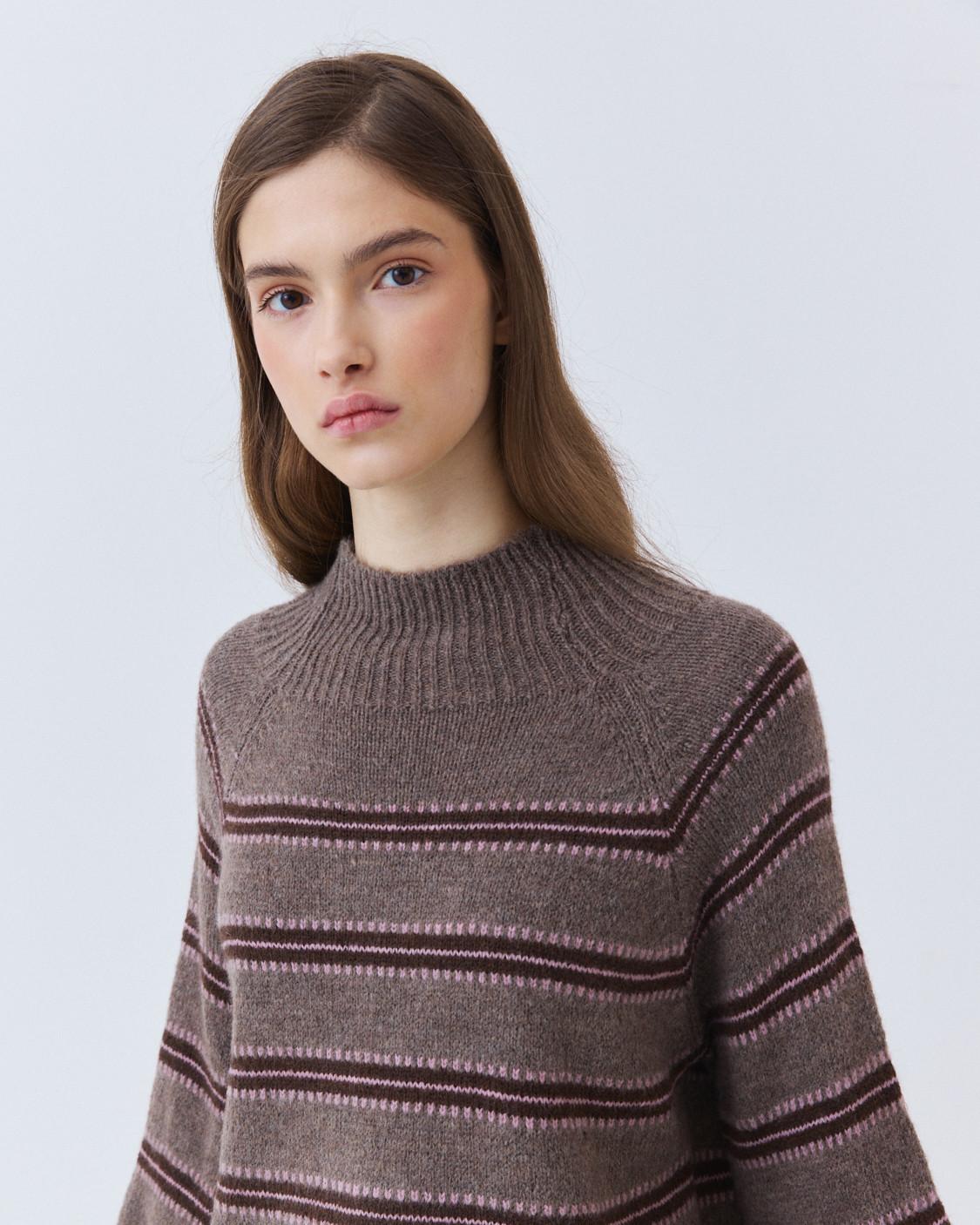 STRIPED RAGLAN-SLEEVE SWEATER