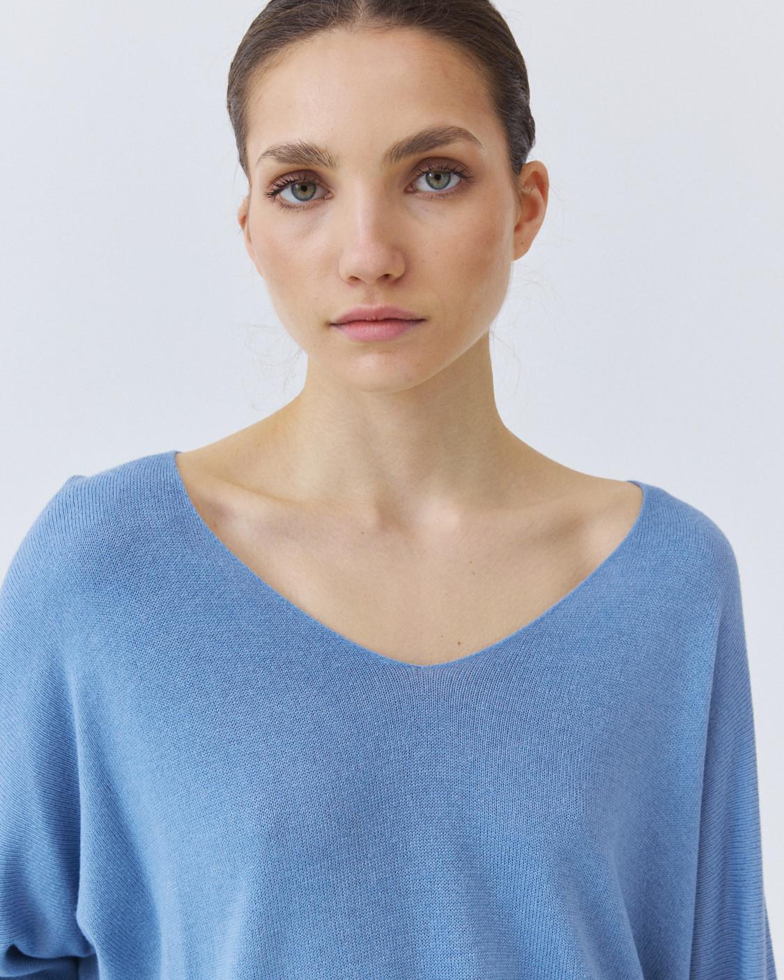 V-NECK KNIT SWEATER
