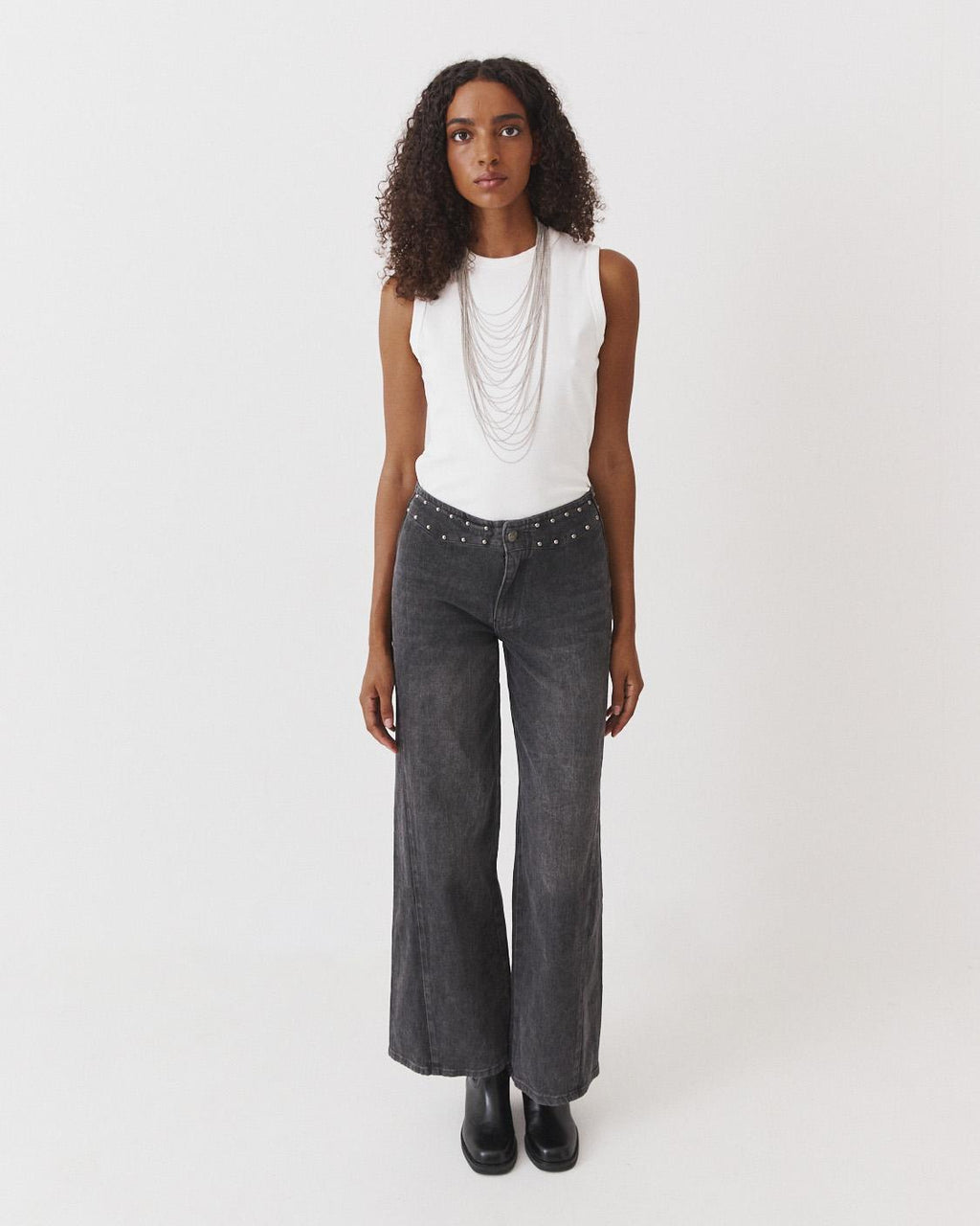 JEANS WIDE LEG TACHUELAS